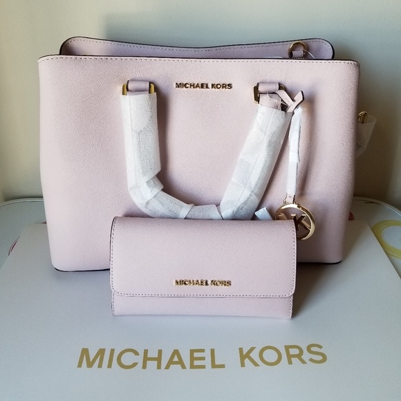 Michael Kors Handbags - New Michael Kors Savannah Bag and Wallet